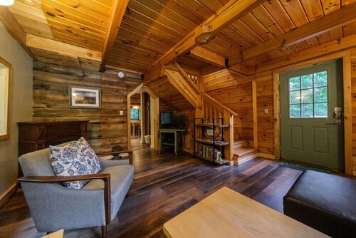 Turkey Cove: Newly Renovated, Pet-Friendly 3BR Home with Hot Tub and Fireplace