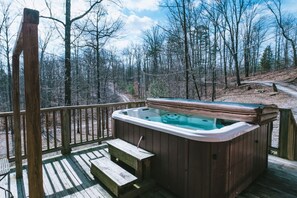 Outdoor spa tub - Private Forest Getaway: 3-BR w/Hot Tub (Stanton)