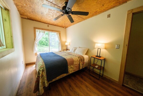 3 bedrooms, bed sheets