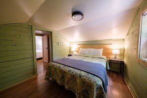 3 bedrooms, WiFi, bed sheets - Private Getaway: 3BR w/Hot Tub (Stanton)
