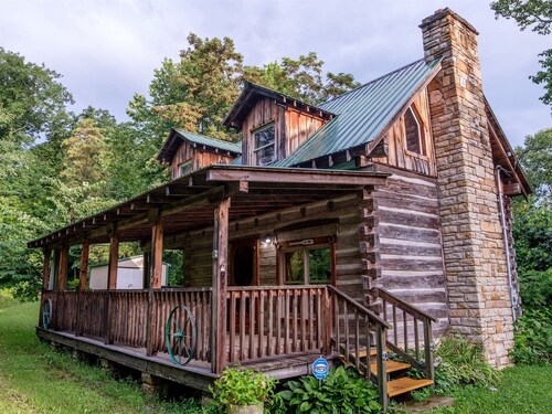 Log Cabin Getaway in the RRG.