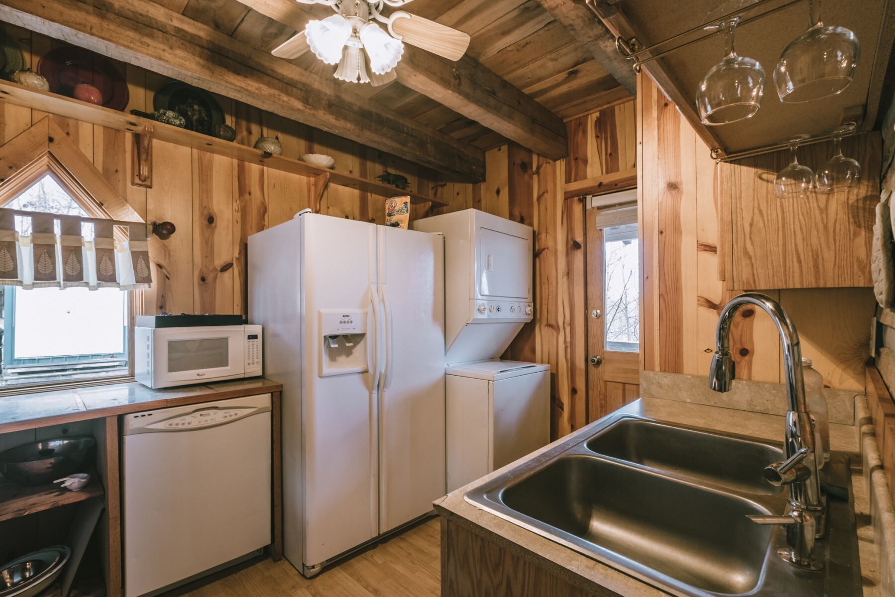 Frigorífic, microones, forn i placa de cuina 