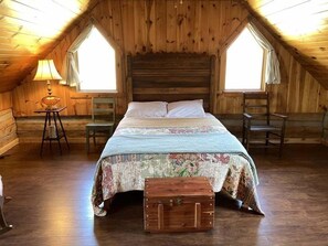 2 bedrooms, Internet, bed sheets - Whippoorwill Ridge Cabin (Ravenna)