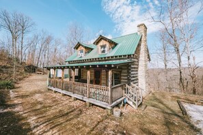 Exterior - Log Cabin Getaway in the RRG. (Ravenna)