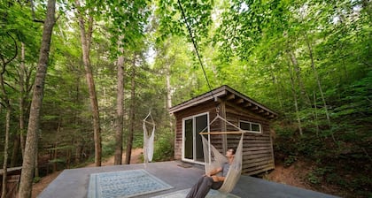 Peregrine Cabin - Off the Grid, hike-in cabin