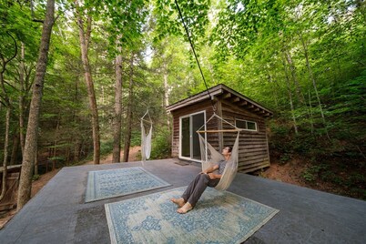 Peregrine Cabin - Off the Grid, hike-in cabin