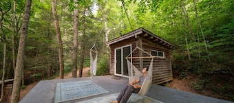 Peregrine Cabin - Off the Grid, hike-in cabin