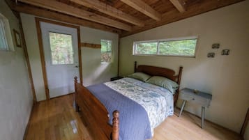 1 bedroom, bed sheets