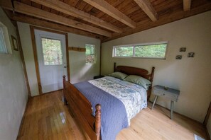 1 bedroom, bed sheets