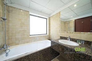 Luxury Apartment | Bathroom