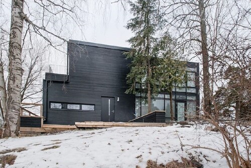 Modern townhouse on Arlanda - Stockholm metro line