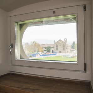 Interior - Cozy attic room with memorable view (Bergamo)