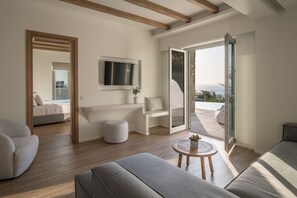 Honeymoon Suite with pool | Living area | 43-inch flat-screen TV with digital channels, TV - Arocaria (Mykonos)