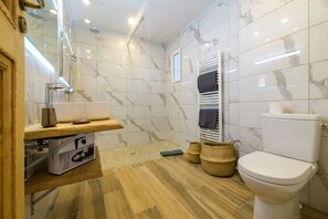 Shower, toilet paper