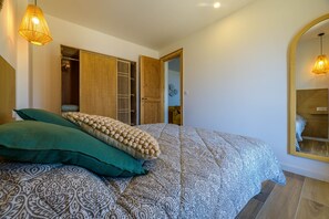 2 chambres, fer et planche à repasser, Wi-Fi gratuit, draps fournis