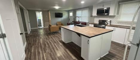 Frigorifero, microonde, forno, lavastoviglie