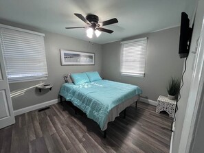 3 bedrooms, in-room safe, iron/ironing board, WiFi