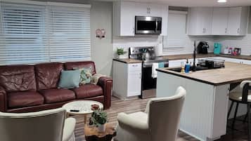 Tavolo da pranzo, isola per cucina