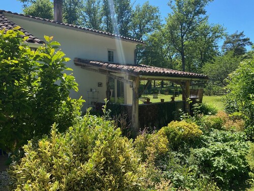 Charming and Fully Refurbished 2 Bedroom Gite on the Charente/Dordogne Border