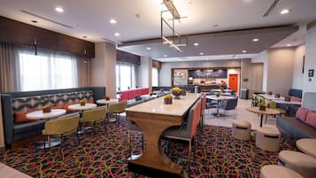 含每日吃到飽早餐