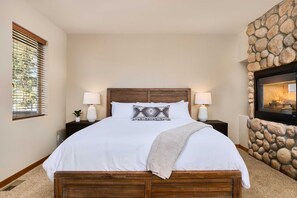 4 habitaciones, tabla de planchar con plancha, wifi y ropa de cama 