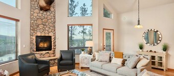 Mountainview Lodge ★ Hot Tub ★ Luxury Master Suite