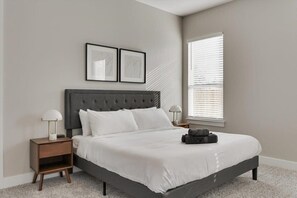 5 bedrooms, iron/ironing board, WiFi, bed sheets