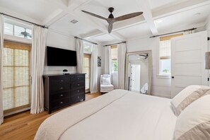 5 bedrooms, free WiFi, bed sheets - Happy Ours Cottage Near Beach Club with Fireplaces and Low Speed Vehicle (Santa Rosa Beach)