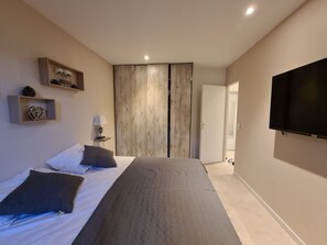 3 chambres, fer et planche à repasser, lit parapluie, Wi-Fi gratuit