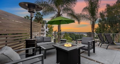 "Escape to the Hollywood Hills: Luxurious Retreat with Stunning Panoramic Views”