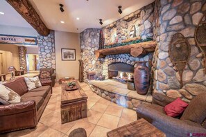 Interior - Top Floor Studio: Pool, Hot Tub, Steam Room (Crested Butte)