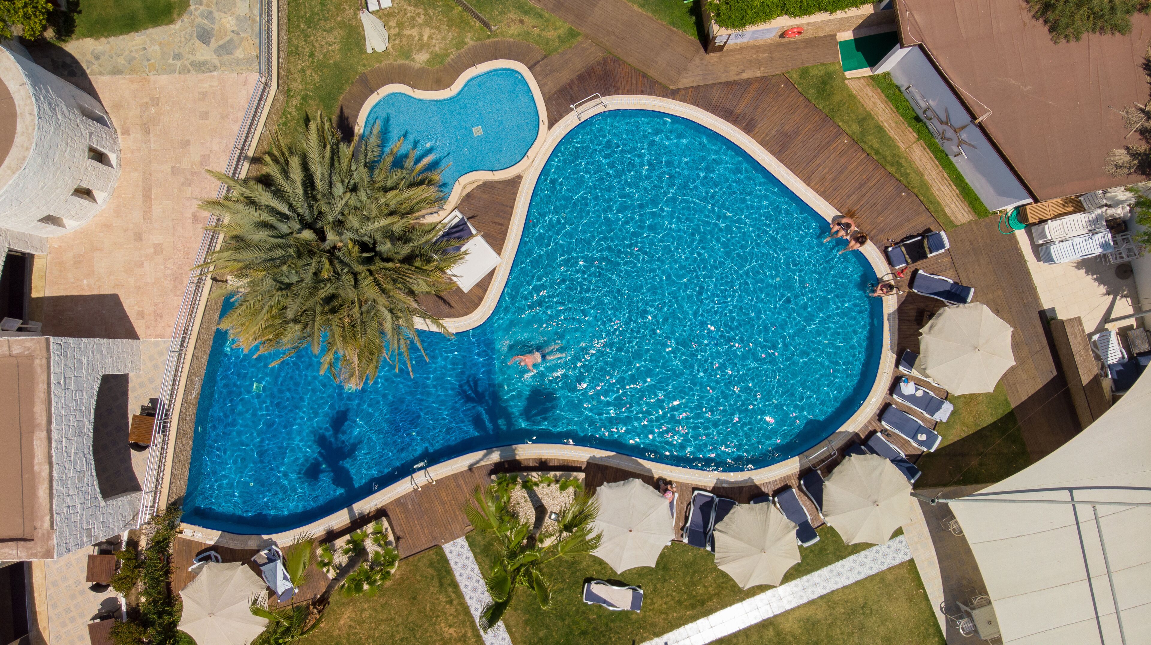 Seasonal outdoor pool