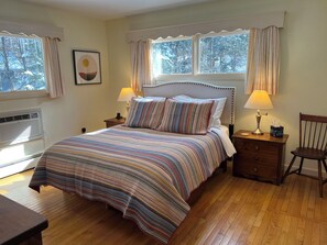 4 makuuhuonetta, silitysrauta/-lauta, ilmainen Wi-Fi, vuodevaatteet