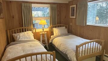 4 bedrooms, iron/ironing board, free WiFi, bed sheets