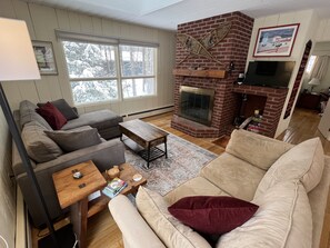 Smart TV, books, stereo