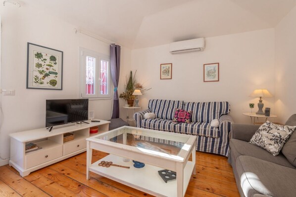 TV - Roof Terrace Dell'Orso Navona Sq. (Roma)