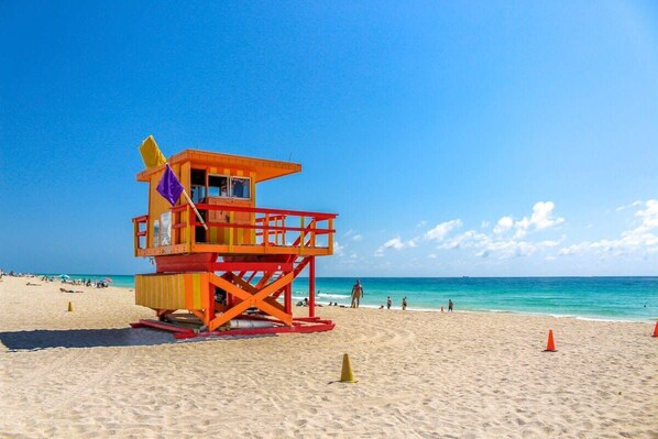 Beach - Oceanfront Junior 2BR APT on Ocean Drive (Miami Beach)