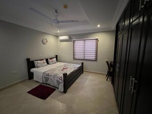2 chambres, fer et planche à repasser, draps fournis