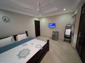 2 bedrooms, iron/ironing board, bed sheets - A CALM, COZY, SECURED HOME JUST FOR YOU (Gbawe)