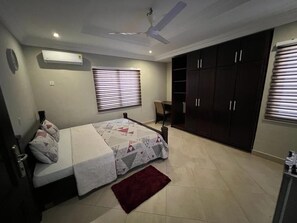 2 bedrooms, iron/ironing board, bed sheets