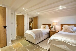 5 habitaciones, tabla de planchar con plancha y wifi gratis 