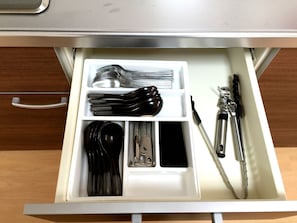 冰箱、微波炉、厨具/餐具