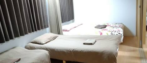 2 室のベッドルーム、デスク、WiFi (無料)、ベッドシーツ