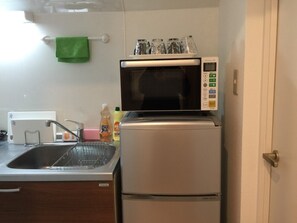 雪櫃、微波爐、廚房用具/餐具/器皿