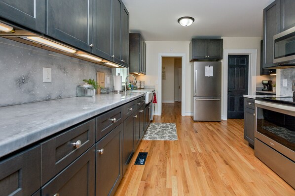 Fridge, microwave, oven, stovetop