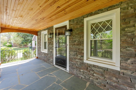 Terrace/patio. Modern Comfort Meets Relaxation- Spa Style Master with a Jacuzzi& Outdoor Oasis