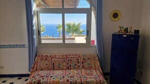 2 habitaciones, tabla de planchar con plancha y ropa de cama 