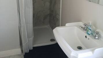 House, Multiple Beds | Bathroom | Shower, hair dryer, towels