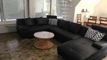 Televisión, tenis de mesa, libros y estéreo