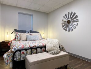 2 bedrooms, desk, iron/ironing board, free WiFi